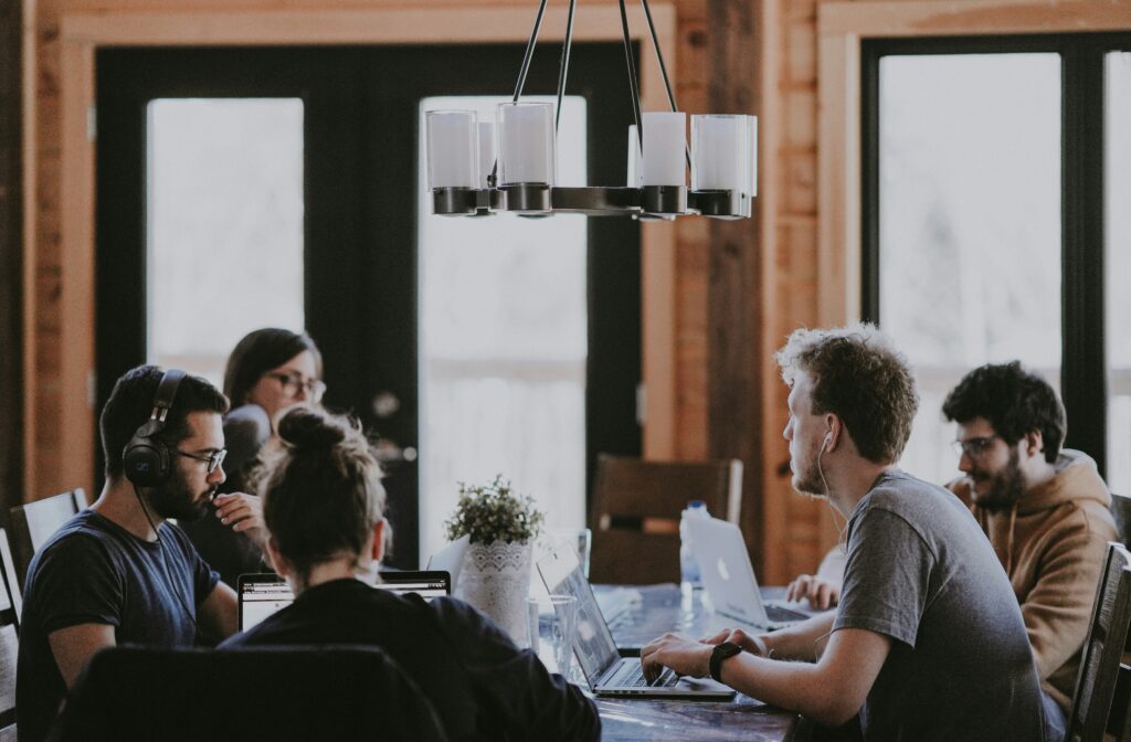 calculer les heures de travail : obtenir rapidement le nombre d'heures travaillées avec cet outil pratique de calcul de durée.