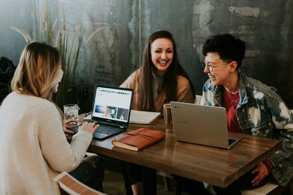 découvrez les meilleures opportunités d'emploi et de carrière avec notre sélection de postes variés et attractifs dans différents secteurs d'activité.