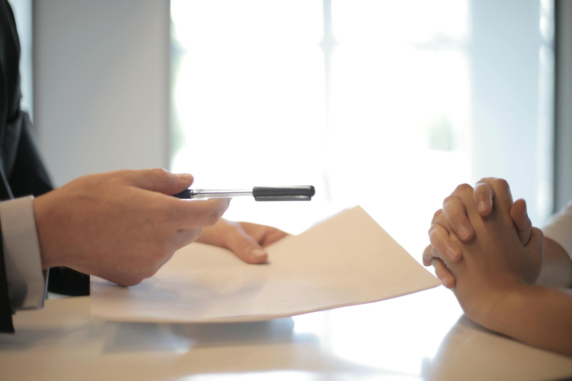signature entre deux personnes