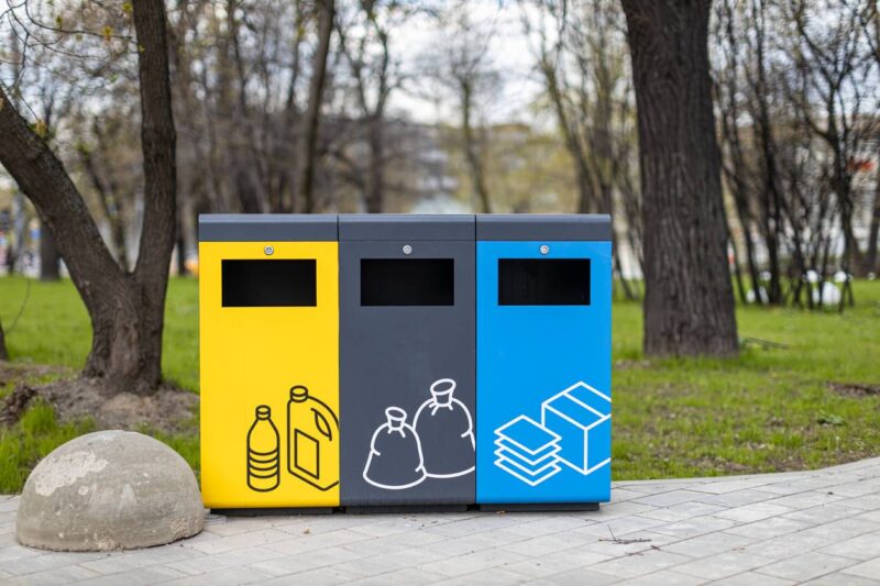 garder collectivités propres, poubelles extérieures