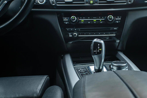 Comment passer d'une voiture manuelle à une voiture automatique